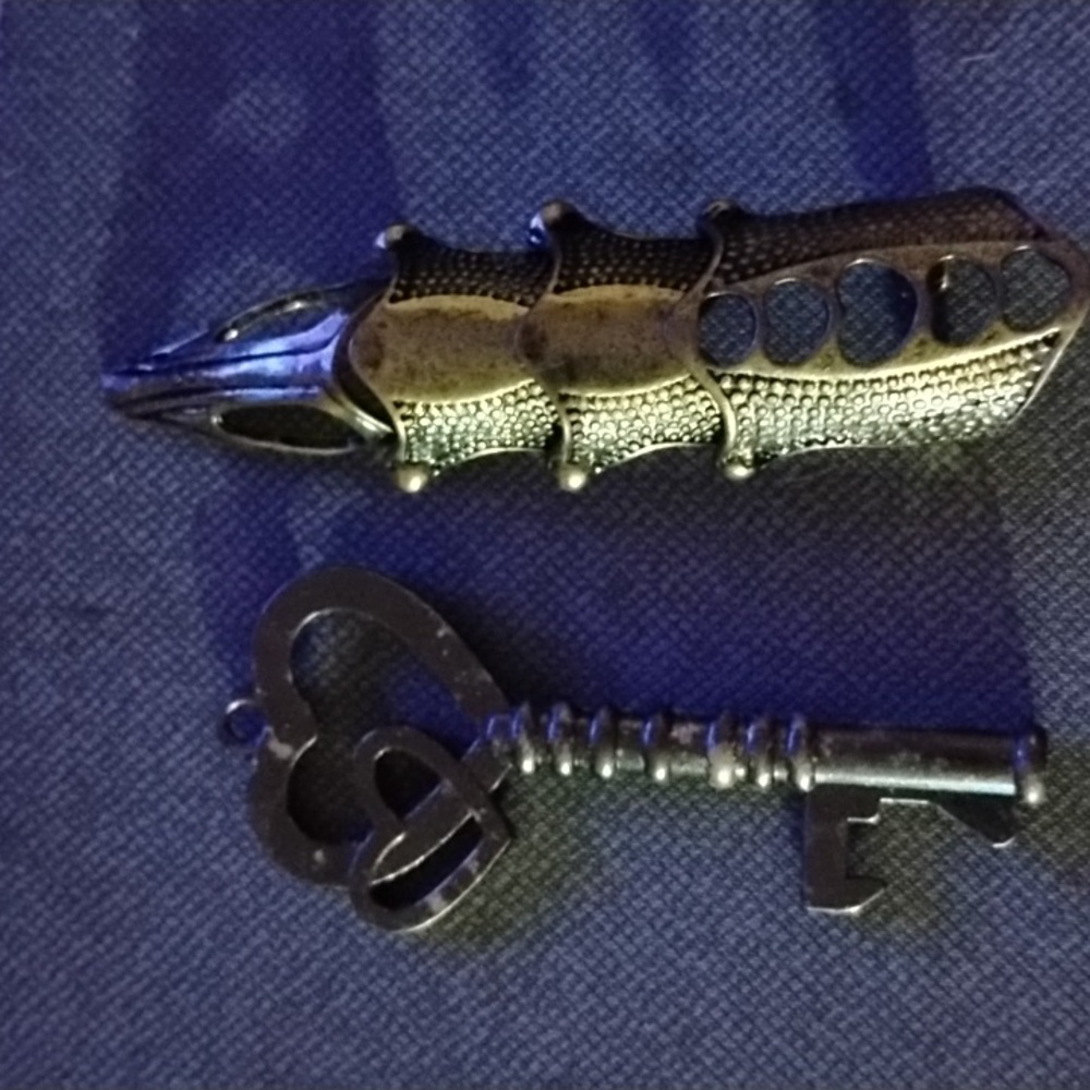 Green Keychain Accessory - Picture 4 of 5